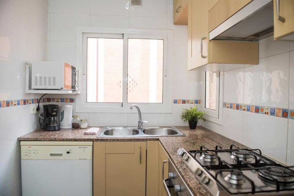 Sunny And Quiet Sagrada Familia Apartamento *