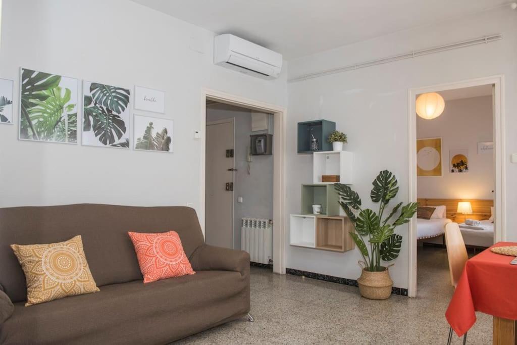 Sunny And Quiet Sagrada Familia Apartamento *